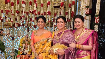 நடிகை சினேகாவின் வீட்டு வரலட்சுமி நோம்பு புகைப்படங்கள்!