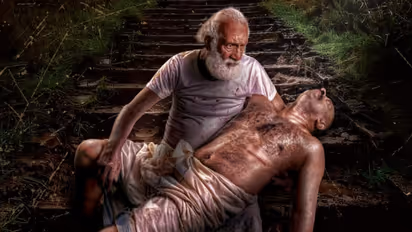 ബിഗ് സ്ക്രീനിലും അച്ഛനും മകനുമാകാന് ടി ജി രവിയും ശ്രീജിത്ത് രവിയും; 'വടു' ഫസ്റ്റ് ലുക്ക് എത്തി