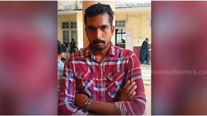 അമ്മയെ നടുറോഡിൽ കുത്തിക്കൊന്നു; മകന് ജീവപര്യന്തം തടവും ഒരു ലക്ഷം രൂപ പിഴയും