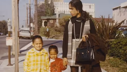 ഇടത്തരം കുടുംബം, വീട് വാങ്ങാൻ ഒരുപാട് കാത്തിരുന്നു, പഠനത്തിനിടെ ജോലി ചെയ്തു; അമ്മയ്ക്കൊപ്പം കമലാ ഹാരിസ്