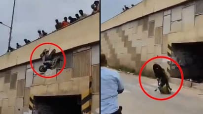 அடிச்சுத் தூக்கு! வீலிங் செய்தவர்களின் பைக்கை தூக்கி விசிய பொதுமக்கள்! வைரல் வீடியோ!!