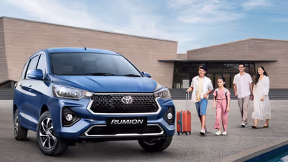 பேமிலிக்கு ஏற்ற லோ பட்ஜெட் 7 சீட்டர் கார்கள் இவைதான்.. முழு லிஸ்ட் இதோ!