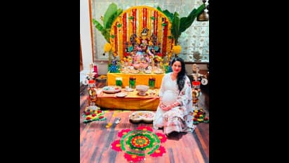 ಹರ್ಷಿಕಾ ಮನೆಯಲ್ಲಿ ಹಬ್ಬದ ಸಂಭ್ರಮ; ವರಮಹಾಲಕ್ಷ್ಮಿ ಮುಂದೆ ಮಂಡಿಯೂರಿದ್ದೀರಿ ಲಕ್ಷ್ಮಿನೇ ಬರೋದು ಎಂದ ನೆಟ್ಟಿಗರು!