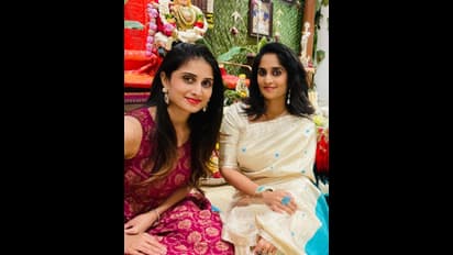 தங்கையுடன் அஜித் மனைவி ஷாலினி கொண்டாடிய வரலட்சுமி நோம்பு! வைரலாகும் புகைப்படங்கள்!