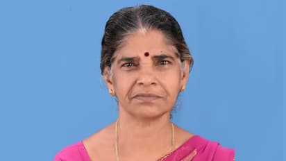 ചക്ക പറിക്കുന്നതിനിടെ തേനീച്ച കുത്തി; കണ്ണൂരിൽ ചികിത്സയിലായിരുന്ന വയോധിക മരിച്ചു