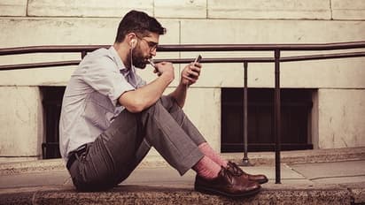 மொபைல் ஸ்லோவா இருக்கா? இந்த டிப்ஸ் மட்டும் ட்ரை பண்ணுங்க... புது ஃபோன் மாதிரி மாத்தலாம்!