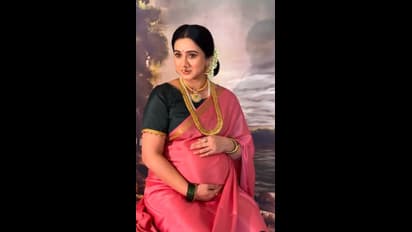  ಮೈಸೂರ್ ಸಿಲ್ಕ್‌ ಸೀರೆ ಧರಿಸಿದ ಗರ್ಭಿಣಿ ಹರ್ಷಿಕಾ ಪೂಣಚ್ಚ; ಪಕ್ಕಾ ರವಿವರ್ಮನ ಬೊಂಬೆ ಎಂದ ನೆಟ್ಟಿಗರು! 