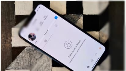 रात 1 बजे आया फ्रेंड रिक्वेस्ट, चैट और नंबर शेयरिंग बना जाल-चला गया 2.5 लाख