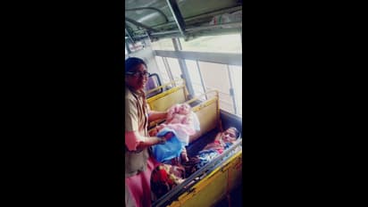பேருந்தில் பிறந்த குழந்தைக்கு வாழ்நாள் இலவச பயணம்! -  TSRTC கொடுத்த பம்பர் ஆஃபர்!