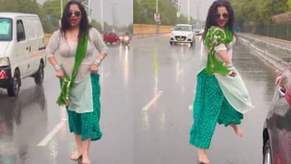 വകതിരിവ് വട്ടപ്പൂജ്യം; തിരക്കുള്ള റോഡിൽ മഴയത്ത് യുവതിയുടെ ഡാൻസ്, വിവരങ്ങൾ തരൂ എന്ന് പൊലീസ്