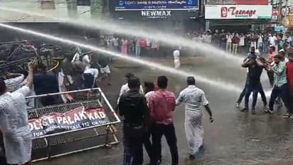 പട്ടാമ്പി സ്റ്റേഷനിലേക്ക് യൂത്ത് കോൺഗ്രസ് നടത്തിയ മാർച്ചിൽ സംഘർഷം; പൊലീസ് ജലപീരങ്കി പ്രയോഗിച്ചു