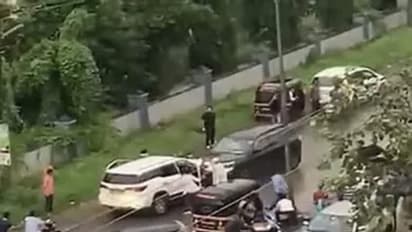 കുടുംബവഴക്ക് റോഡിലും! അച്ഛന്‍റെ ഫോർച്യൂണറിനെ ഓടിച്ചിട്ടിടിച്ച് മകന്‍റെ സഫാരി! രണ്ടുപേർക്ക് ഗുരുതര പരിക്ക്