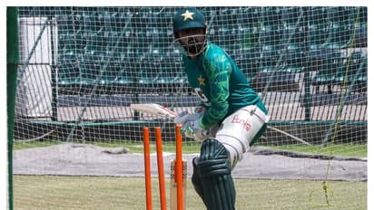 BAN Vs PAK: முதல் டெஸ்டில் டக் அவுட்; மோசமான பாஃர்மால் திணறும் பாபர் - வறுத்தெடுக்கும் நெட்டிசன்கள்