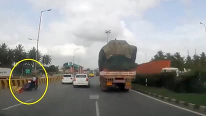 ಅಪಘಾತದಲ್ಲಿ ಪೋಷಕರು ಬಿದ್ದರೂ ಬೈಕ್‌ನಲ್ಲೇ ಅರ್ಧ ಕಿ.ಮಿ ಸಾಗಿದ ಪುಟ್ಟ ಕಂದ, ಮುಂದೇನಾಯ್ತು?