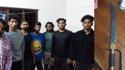 കിടങ്ങന്നൂരിലെ ഫ്ലാറ്റിൽ പാതിരാത്രിയും ആളനക്കം, വളഞ്ഞ് പൊലീസ്; വടിവാളും കഞ്ചാവുമായി പിടിയിലായത് ഏഴംഗ സംഘം