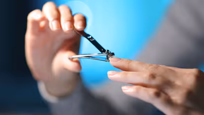 இரவில் ஏன் நகம் வெட்ட கூடாது? முன்னோர்கள் கூறும் ஆன்மீக, அறிவியல் காரணங்கள்