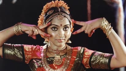 உச்சகட்ட ரொமான்ஸ்.. என் படங்களை பார்க்க கூடாது! கண்டீஷன் போட்டு திருணம் செய்த கமல் - ரஜினி பட ஹீரோயின்!