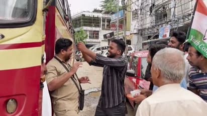 ബ്രേക്കില്ല, ഇപ്പോഴിതാ ബെല്ലും; കെഎസ്ആര്‍ടിസി ബസ് കണ്ടക്ടര്‍ക്ക് യൂത്ത് കോൺഗ്രസ് വക ചുക്കുകാപ്പിയും വിസിലും   