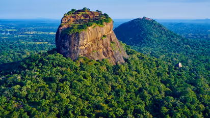 വിസയില്ലാതെ കറങ്ങി വരാം; ഇന്ത്യ ഉൾപ്പെടെ 35 രാജ്യങ്ങളിൽ നിന്നുള്ളവര്‍ക്ക് വിസാ രഹിത യാത്ര അനുവദിക്കാൻ ശ്രീലങ്ക