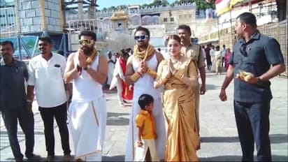 அடேங்கப்பா; இது என்ன நடமாடும் நகைக்கடையா? திருப்பதியில் பக்தர்களை பிரமிக்க வைத்த மூவர்