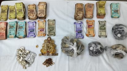 Kodagu: ದೇವಾಲಯಕ್ಕೆ ಕನ್ನ ಹಾಕಿ ದೇವರ ಚಿನ್ನಾಭರಣ, ಹುಂಡಿ ದೋಚಿದ್ದ ಖದೀಮರು ಅಂದರ್!