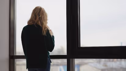 ആഘോഷത്തിനിടെ മേലുദ്യോ​ഗസ്ഥനെ ചുംബിക്കണമെന്ന് ഭീഷണി, ജോലി രാജിവച്ച് യുവതി, സംഭവം വിയറ്റ്നാമില്‍