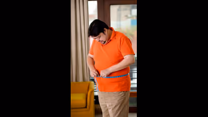 தண்ணீரை 'இப்படி' குடிச்சு பாருங்க.. உடல் எடை சர்னு குறையும்!!