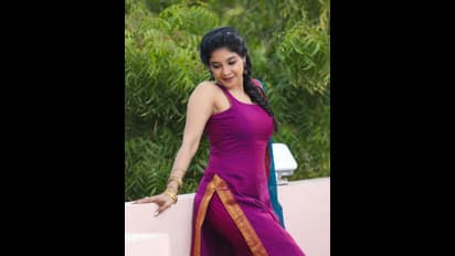 "அதர்ம கதைகள் ரிலீஸ்" குஷியில் கூல் போட்டோஷூட் நடத்திய சாக்ஷி அகர்வால் - மைல்டு ஹாட் பிக்ஸ்!