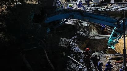 മലേഷ്യയിൽ തിരക്കേറിയ റോഡിൽ പെട്ടന്ന് രൂപം കൊണ്ട കുഴിയിലേക്ക് വീണ് ഇന്ത്യക്കാരിയെ കാണാതായി