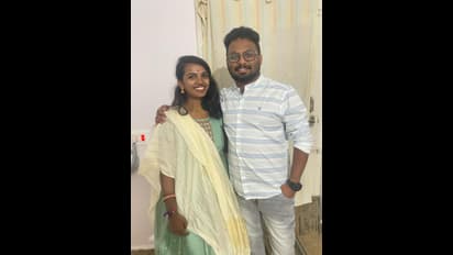 Kolar: ವರದಕ್ಷಿಣೆ ಕಿರುಕುಳ; ಪತಿ ಮನೆ ಮುಂದೆಯೇ ನವವಿವಾಹಿತೆಯ ಅಂತ್ಯಕ್ರಿಯೆ ಮಾಡಿದ ಕುಟುಂಬ!