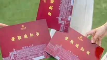 കാർബൺ ഫൈബർ അഡ്മിഷൻ ലെറ്റർ, തണ്ണിമത്തൻ മുറിക്കാനുപയോഗിച്ച് വിദ്യാർത്ഥികൾ