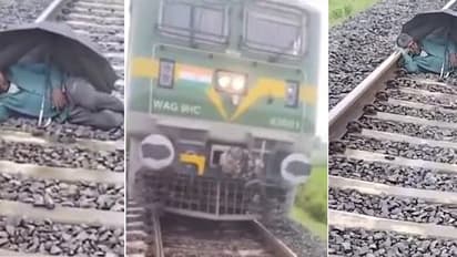 குடை பிடித்தபடி ரயில் தண்டவாளத்தில் தூக்கம் போட்ட முதியவர்! வைரலாகும் விநோத சம்பவம்!!