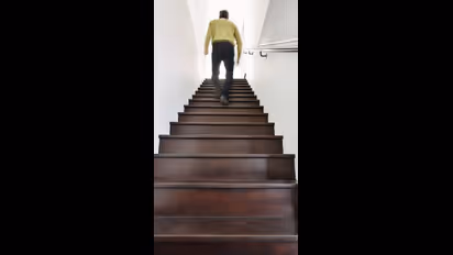 தினமும் படிக்கட்டுகள் ஏறுனா 'இவ்ளோ' பெரிய நன்மையா? எதிர்பாக்காத ஒன்னா இருக்கே!!  