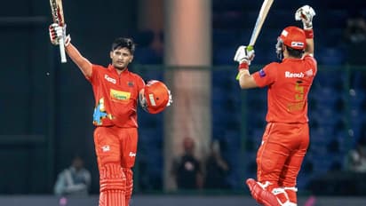 9 ఫోర్లు, 7 సిక్సర్లు.. 194.55 స్ట్రైక్ రేట్ తో పరుగుల వరద.. డీపీఎల్లో తొలి సెంచరీ