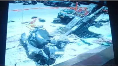 കാട്ടാക്കട ടൗണിൽ കാർ അമിത വേഗത്തിൽ എത്തി ഇടിച്ചു, അമ്മക്കും കൈക്കുഞ്ഞിനും ഗുരുതര പരിക്ക്