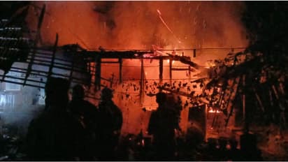 150 വർഷം പഴക്കമുള്ള നാലുകെട്ട് തീപിടിച്ച് നശിച്ചു