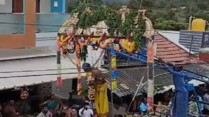 ಚಾಮರಾಜನಗರ: ಗೋಪಿನಾಥಂನಲ್ಲಿ ಸಂಭ್ರಮದ ಮಾರಿಹಬ್ಬ, ಸರಳು ಚುಚ್ಚಿಕೊಂಡು ಭಕ್ತಿಯ ಪರಾಕಾಷ್ಠೆ ಮೆರೆದ ಭಕ್ತರು..!