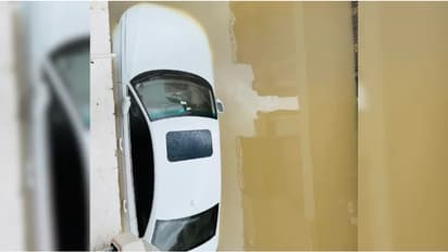 '50 ലക്ഷം വിലയുള്ള ഓഡി കാർ വെള്ളത്തിൽ ഒഴുകി നടക്കുന്നു, എല്ലാം നഷ്ടമായി'; വഡോദരയിൽ യുവാവിന്റെ വിലാപം