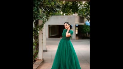 ಗ್ರೀನ್‌ ಗೌನ್‌ನಲ್ಲಿ ಸಿಂಡ್ರೆಲಾ ರೀತಿ ಮಿಂಚಿದ ಅನುಪಮಾ ಗೌಡ; ಹಣೆ ಬೊಟ್ಟು ಇಟ್ಟಿಲ್ಲ ಎಂದು ನೆಟ್ಟಿಗರು ಗರಂ