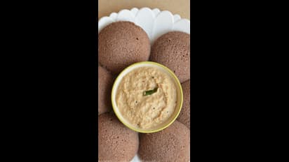 ಮನೆಯಲ್ಲಿಯೇ ಆರೋಗ್ಯಕರ ರಾಗಿ ಇಡ್ಲಿ ತಯಾರಿಸಿ; ಹೊಟ್ಟೆತುಂಬಾ ತಿನ್ನಿ!