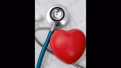 மாரடைப்பு வராமல் இருக்க இந்த பழங்களை தவறாமல் சாப்பிடுங்க!