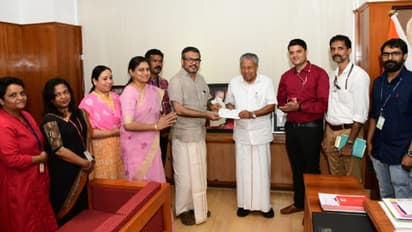 പെണ്ണൊരുമയുടെ കരുതലില് രണ്ട് ദിനംകൊണ്ട് 20 കോടി ഏഴ് ലക്ഷം; വയനാടിന്റെ പുനരധിവാസത്തിന് കുടുംബശ്രീയും