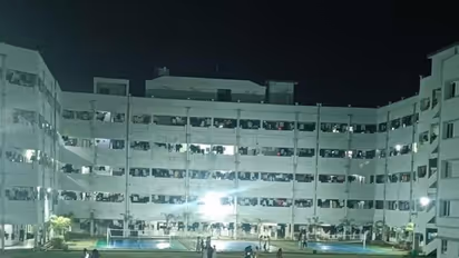 హాస్టల్ వాష్ రూమ్స్‌లో హిడెన్ కెమెరాలు.. ఆందోళనకు దిగిన విద్యార్థినులు 