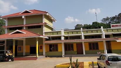 സെക്രട്ടറിക്കടക്കം കൂട്ട സ്ഥലംമാറ്റം, ഇനി സ്വീപ്പറും പ്യൂണും മാത്രം: അങ്ങാടിപ്പുറം പഞ്ചായത്തിൽ ഭരണസ്തംഭനം