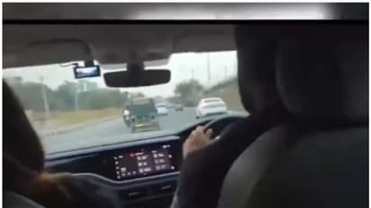 140 കി.മി വേഗത്തിൽ കാറോടിച്ച് ബൈക്ക് യാത്രക്കാരനെ ഇടിച്ചിട്ട് സോഷ്യൽ മീഡിയ താരം; ഒരു പ്രശ്നവുമില്ലെന്ന് കമന്റ്