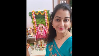 ವರಮಹಾಲಕ್ಷ್ಮಿ ಹಬ್ಬ ಆಚರಿಸಿದ ಕಿರುತೆರೆ ನಟಿ ತೇಜಸ್ವಿನಿ ಪ್ರಕಾಶ್; ಮಗು ಮುಖ ಮುಚ್ಚಿದ್ದಕ್ಕೆ ನೆಟ್ಟಿಗರಿಗೆ ಬೇಸರ