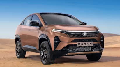 டாடா கர்வ் பெட்ரோல், டீசல் மாடல்கள் அறிமுகம்! ரூ.10 லட்சத்தில் புதிய பேமிலி கார்!!