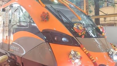 ಬೆಂಗಳೂರಿನ BEMLನಲ್ಲಿ ವಂದೇ ಭಾರತ್ ಸ್ಲೀಪರ್ ರೈಲು ಅನಾವರಣ