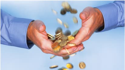 നാട്ടിലേക്കുള്ള യാത്രക്കിടെ വാങ്ങിയ ടിക്കറ്റ് ഭാഗ്യം കൊണ്ടുവന്നു, നന്ദി പറഞ്ഞ് മലയാളി; ലഭിച്ചത് കോടികൾ 