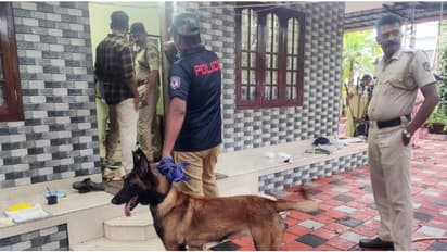 വീടിനോട് ചേർന്ന് കട, അതിരാവിലെ ബെല്ലടിച്ചു; അത്യാവശ്യമെന്ന് കരുതി വാതിൽ തുറന്നതും കുത്തി വീഴ്ത്തി, മാല കവർന്നു